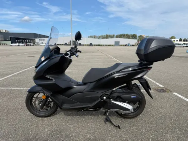 2021 Honda PCX 125 - €3,150 · Bidding (1/1)