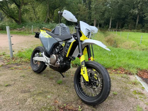 2024 Husqvarna 701 Supermoto - €11,750 (1/1)