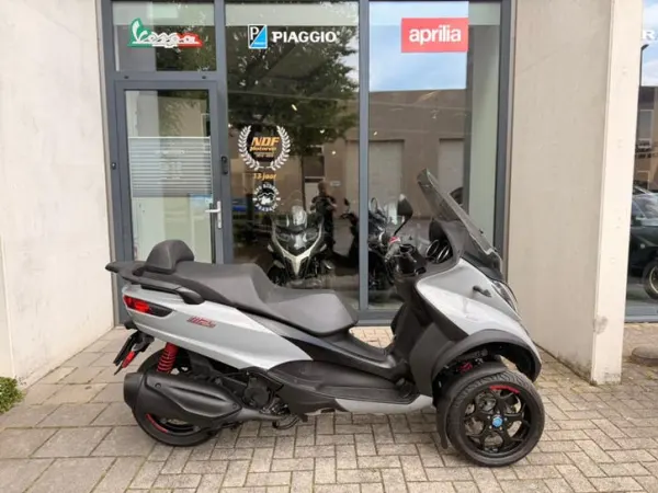 Year unknown Piaggio mp3 350 abs asr autorijbewijs!! - €5,750 · Bidding (1/1)