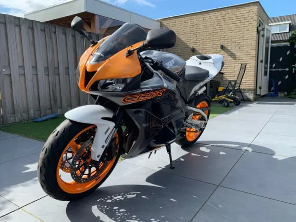 2011 Honda CBR 600 RR-ABS-Akrapovic-Barracuda Led - € 5.500 · Bieden (1/1)