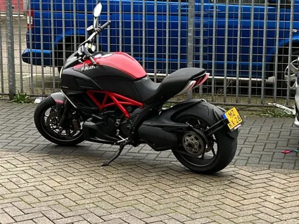 Bouwjaar onbekend Ducati Diavel - € 9.750 · Bieden (1/1)