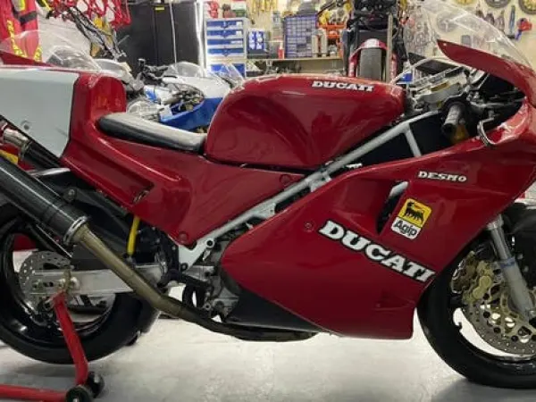 Year unknown Ducati 851 - €14,750 · Bidding (1/1)