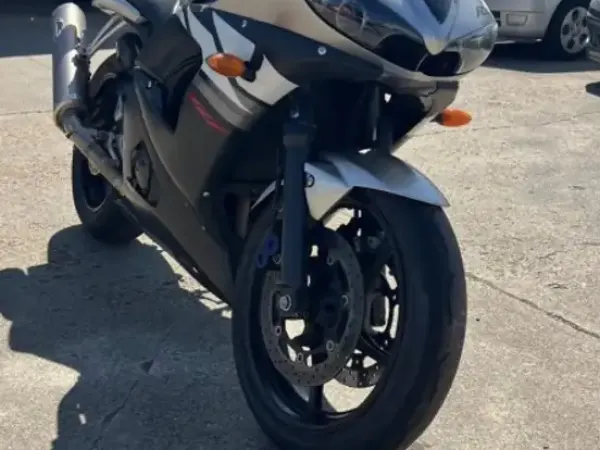 2003 Yamaha YZF-R6 - €4,450 (1/1)