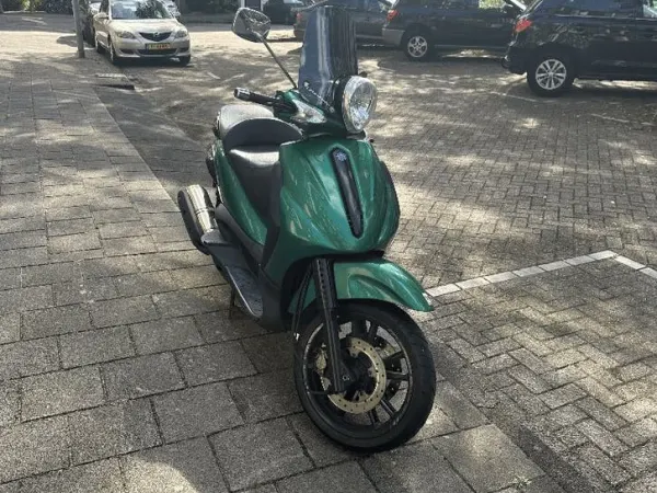 2004 Piaggio Beverly 500 - €2,950 · Bidding (1/1)