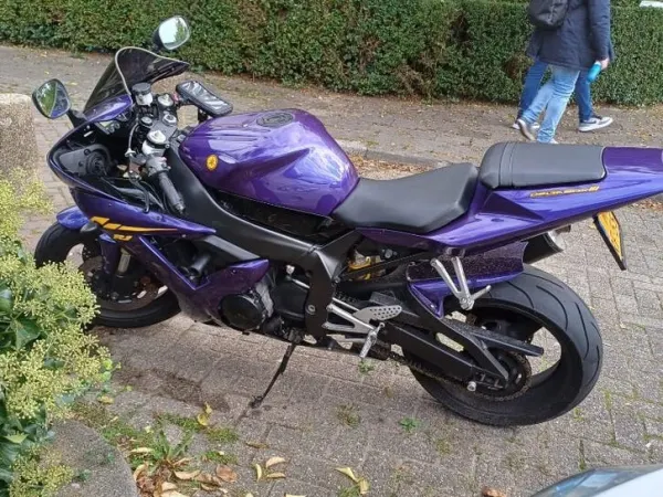 2002 Yamaha YZF R1 - € 5.800 · Bieden (1/1)