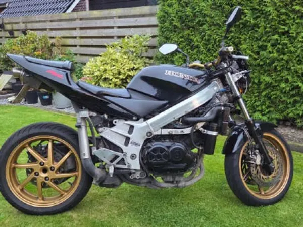 Bouwjaar onbekend Honda VFR 750 Naked-Betrouwbaar en Robuust - € 1.500 · Bieden (1/1)