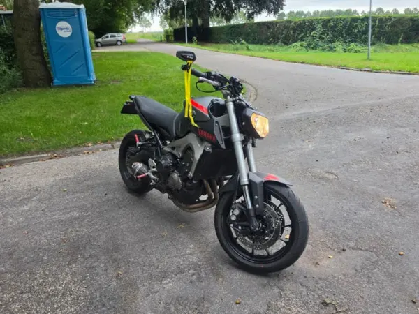 2014 Yamaha MT 09 - € 5.750 · Bieden (1/1)