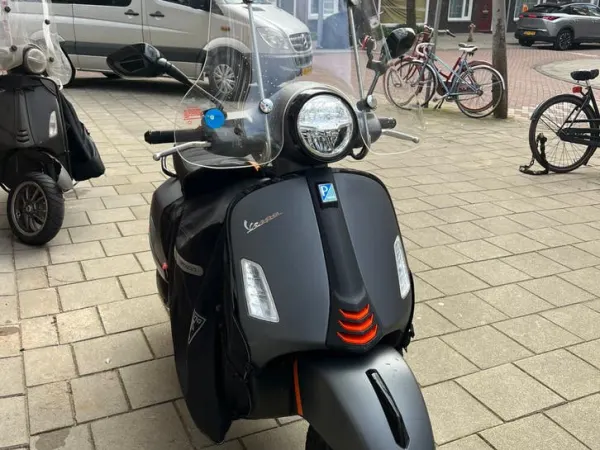 2024 Vespa GTS 300 - € 5.500 (1/1)