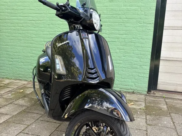 2021 Vespa GTS 300 - € 5.500 (1/1)