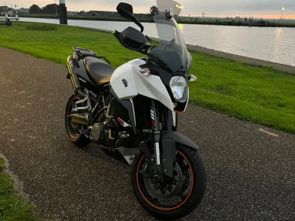 2012 KTM 990 smt - €5,400 · Bidding (1/1)