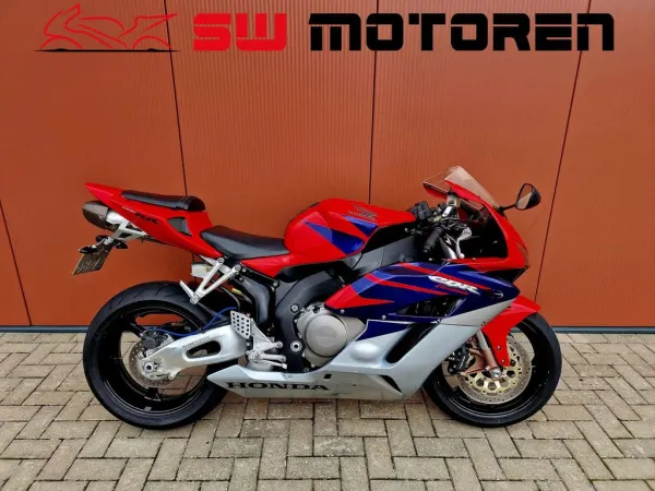 2005 Honda CBR 1000 RR Fireblade - € 6.350 (1/1)