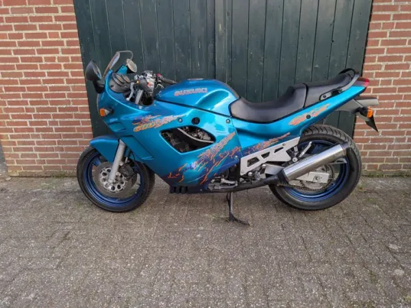 1995 Suzuki GSX 600 - € 999 · Bieden (1/1)