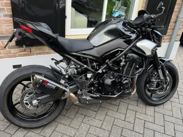 2025 Kawasaki Z900 Performance 2025 Full Option Slechts 3.800 km - € 11.950 (1/1)