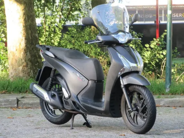 2014 Honda SH150i ABS ALL-Black Motor Scooter 2014 - €2,150 · Bidding (1/1)