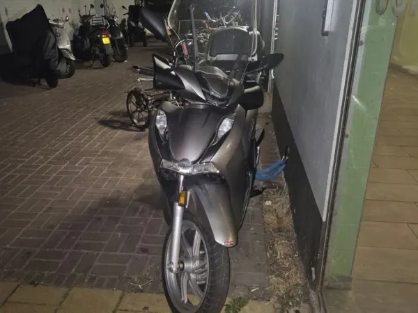 2021 Honda SH 350! Handvatverwarming+ Telefoonhouder 2021 - €4,750 · Bidding (1/1)