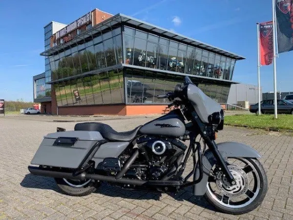 2005 Harley-Davidson Flhtcu FLHTK FLHX Ultra (bj 2005) - €12,350 · Bidding (1/1)