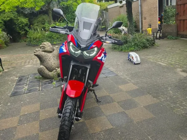 Year unknown Honda Afrika Twin 1100 Schakel bj 2024 - €15,700 · Bidding (1/1)
