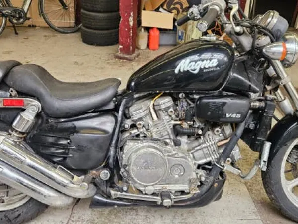 Year unknown Honda Magna V45-Klassieke Chopper - Bidding (1/1)
