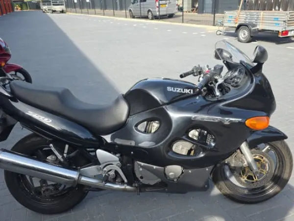 2000 Suzuki GSX 750 - €1,250 · Bidding (1/1)