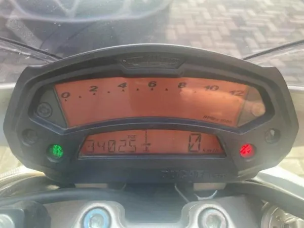 Bouwjaar onbekend Ducati Monster 696 uit 2009 wit Sportief - € 4.500 · Bieden (1/1)