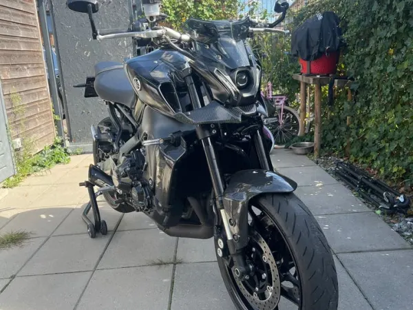 2022 Yamaha MT-09 Full Black Carbon SC Racing – Uniek Uitgevoerd - € 14.999 (1/1)