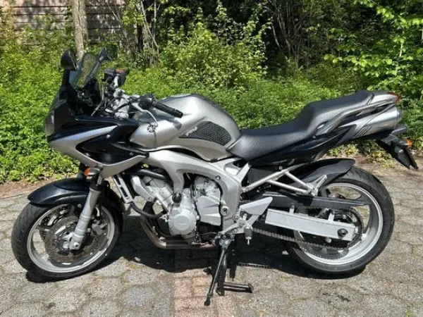 2004 Yamaha FZ 6 Fazer - € 2.600 (1/1)