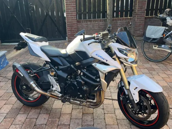 2011 Suzuki GSR 750 - €6,000 · Bidding (1/1)