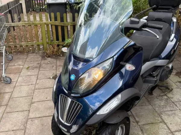 2009 Piaggio MP3 300 - € 2.750 · Bieden (1/1)