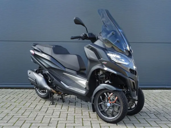2026 Piaggio MP3 530 HPE Advance Exlusive - €14,599 · Bidding (1/1)