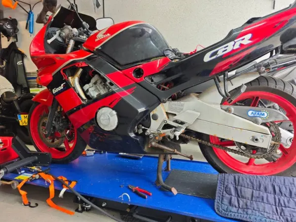 Bouwjaar onbekend Honda CBR 600 F - € 750 · Bieden (1/1)