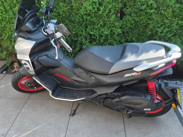 2025 Aprilia SR GT - €3,650 · Bidding (1/1)