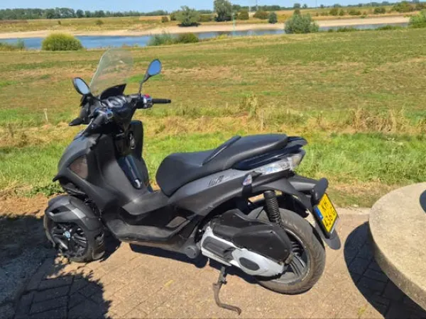 2016 Piaggio MP3 300 - € 2.249 · Bieden (1/1)