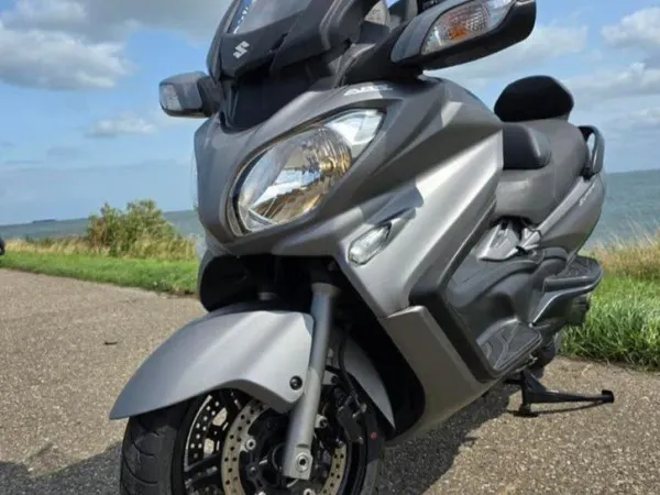 2013 Suzuki Burgman 650 Executive Motorscooter-Nieuw Model - €4,250 · Bidding (1/1)