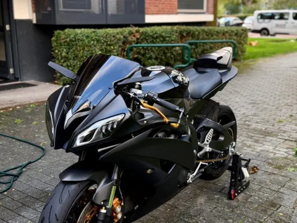 2011 Yamaha YZF R6 - €10,500 (1/1)