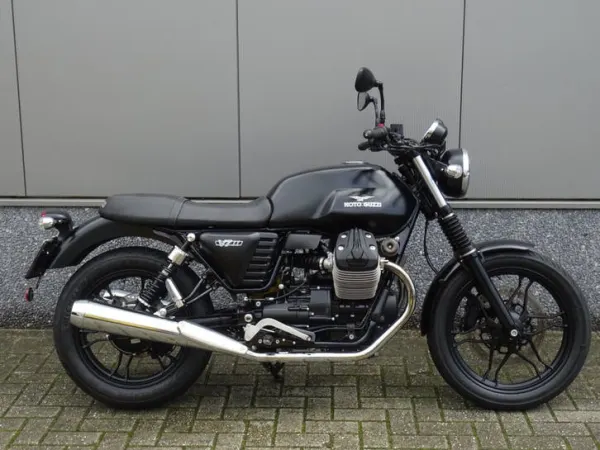 2015 Moto Guzzi V 7 II Stone (bj 2015) - € 6.245 (1/1)