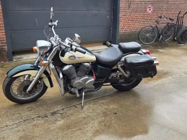 1998 Honda Shadow 750 - €2,100 (1/1)