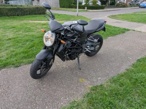2011 MV Agusta Brutale 920-lage km Stand - €4,250 (1/1)