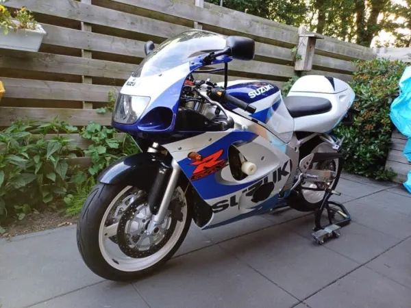 1999 Suzuki GSX-R 600 - €1,800 · Bidding (1/1)