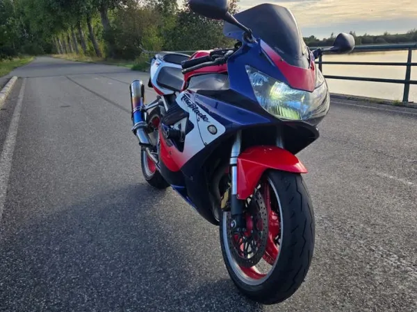 2000 Honda Fireblade - €2,300 · Bidding (1/1)