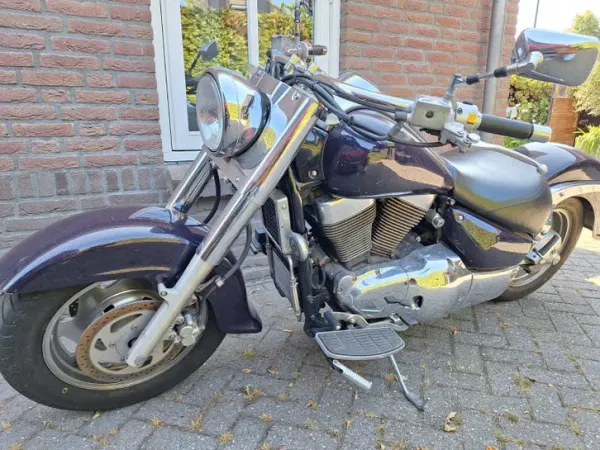 2003 Suzuki Intruder 1500 - €3,750 · Bidding (1/1)
