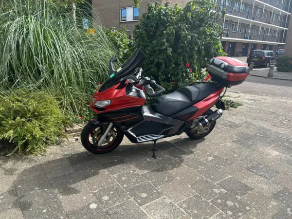 2013 Aprilia SRV 850 - €4,000 · Bidding (1/1)