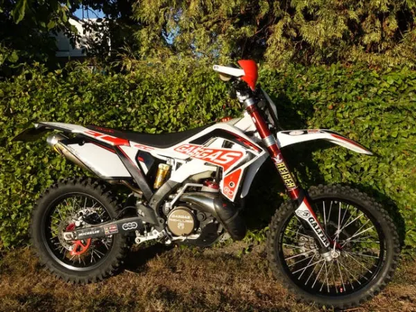 Year unknown KTM 300 sx 2026 19 uur tbi 2 Takt e Start no 125 250 350 - €4,400 · Bidding (1/1)