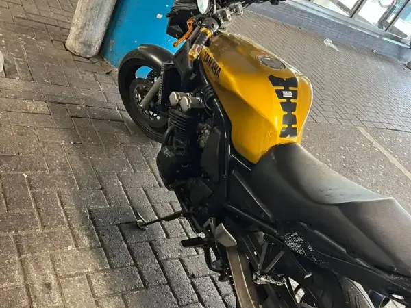 1998 Yamaha FZS 600 - €1,300 (1/1)