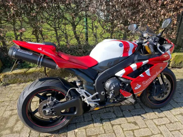 Year unknown Yamaha yzf r1 60th Anniversary World gp 950 km btw - €10,500 · Bidding (1/1)