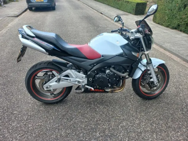 Year unknown Suzuki gsr600 te Koop 2007 0.35Kw - €3,200 (1/1)