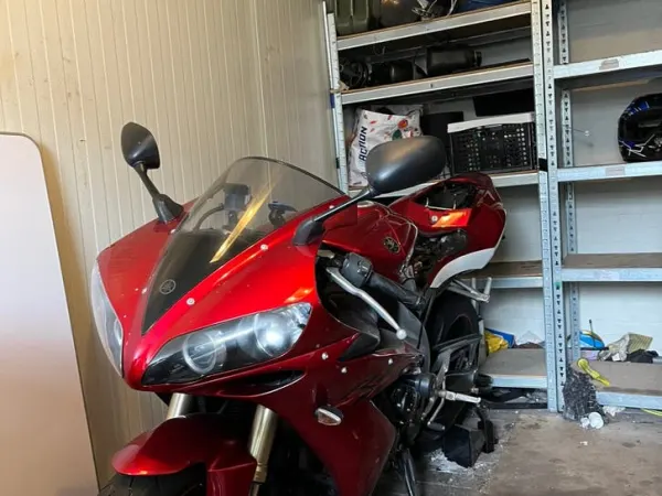2005 Yamaha YZF R1 - €3,250 · Bidding (1/1)
