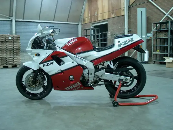 1990 Yamaha FZR 250 - €9,000 (1/1)