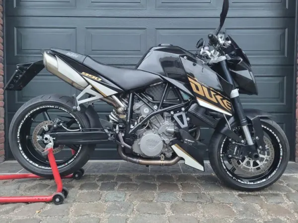 2011 MZ KTM 990 Superduke Heel Mooi (bj 2011) - € 4.775 · Bieden (1/1)