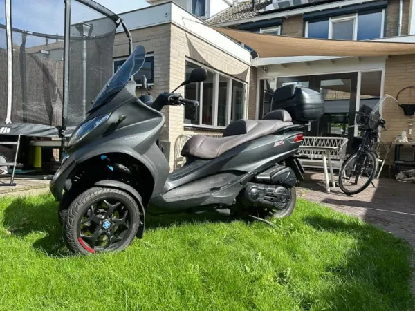 2014 Piaggio MP3 500 - €5,250 · Bidding (1/1)