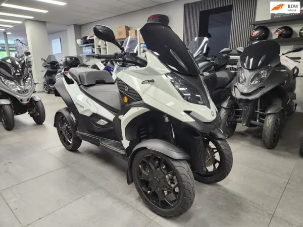 2022 Quadro Qooder QV4 2022 5200KM Nieuwstaat - € 7.750 (1/1)